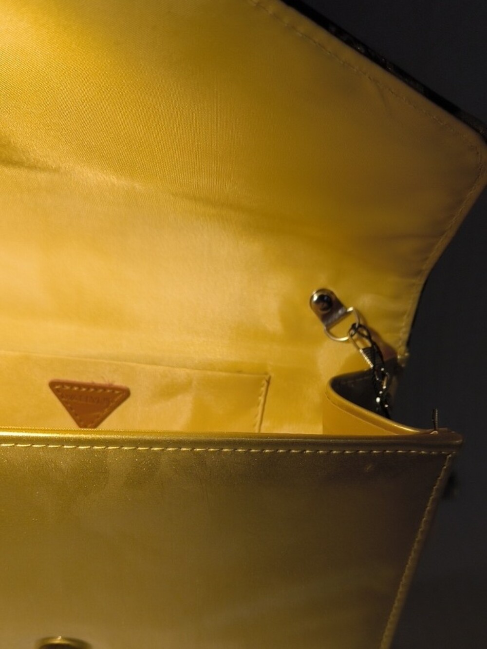 WALLYN'S Metallic Gold & Snake Print Envelope Convertible Bag. & Dustbag - Picture 9 of 11